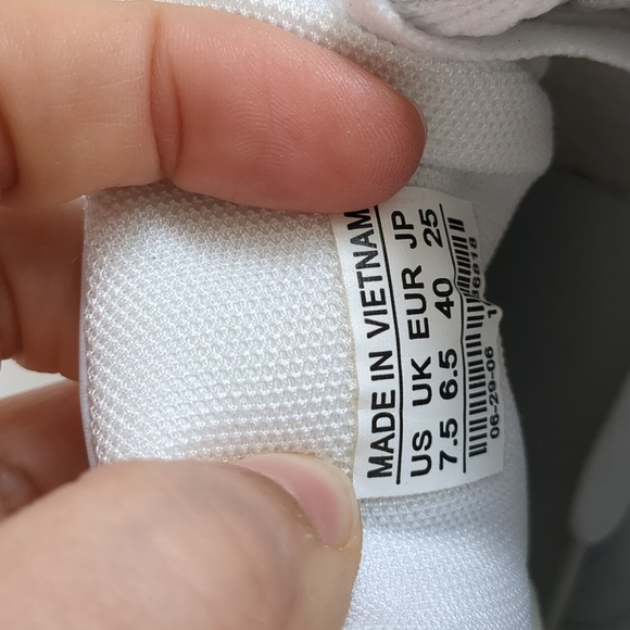 NWOT Superstar Hardshell Iridescent Shoes Women's 7.5 - Picture 7 of 10